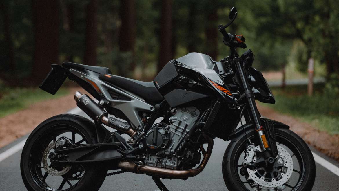 Motorcycle storage: Why you need it and how to choose the right storage solution